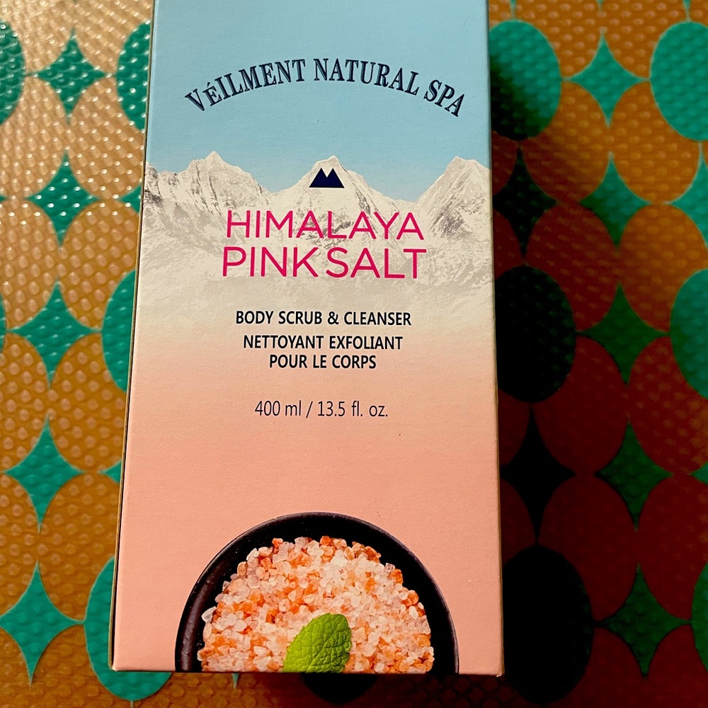 BNIB. Veilment Natural Spa Himalaya Pint Salt Body Scrub & Cleanser. $12.00